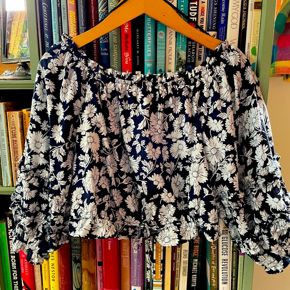 Navy with daisies summer crop top.